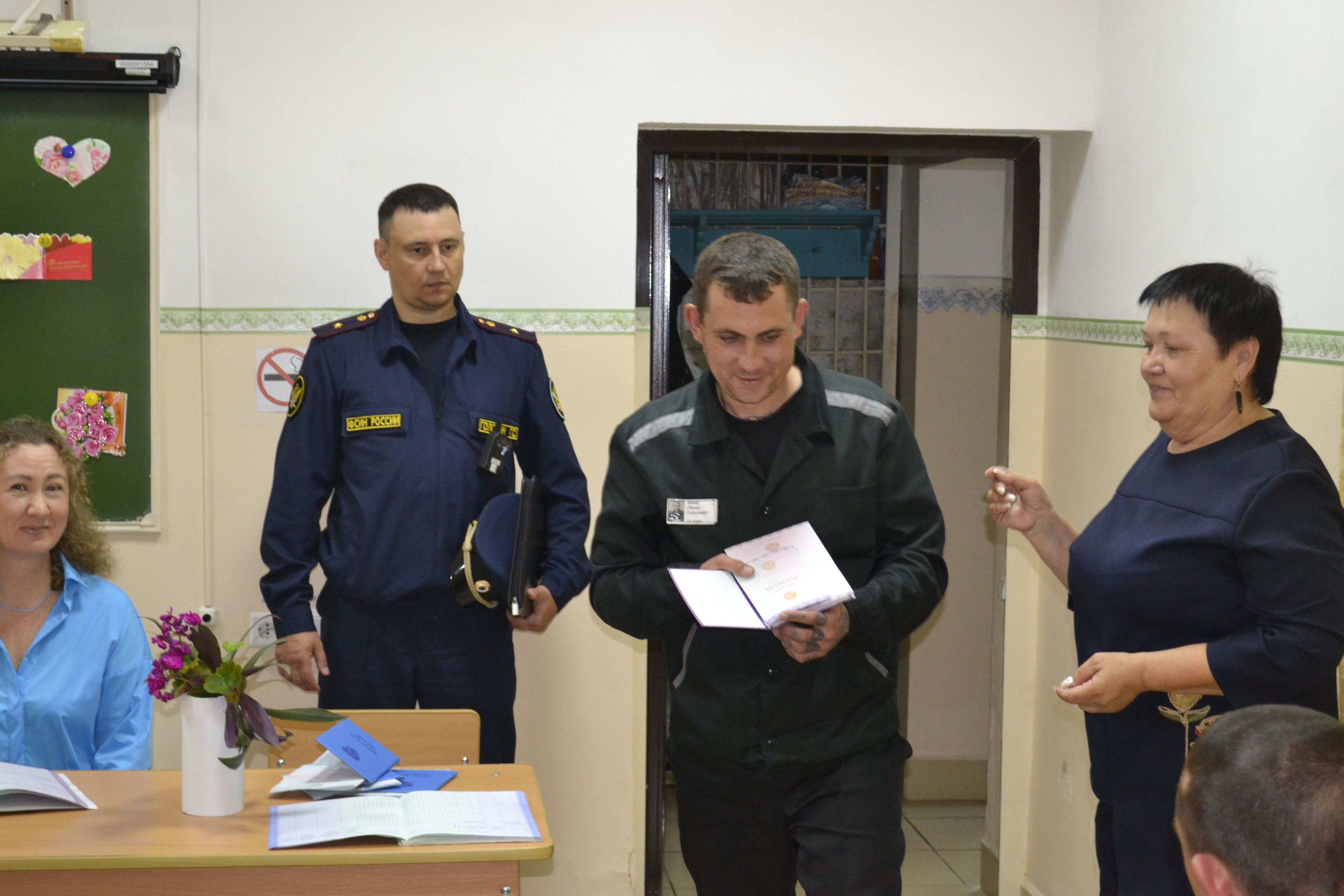 Торжественное  вручение аттестатов выпускникам 9 и 11 классов.